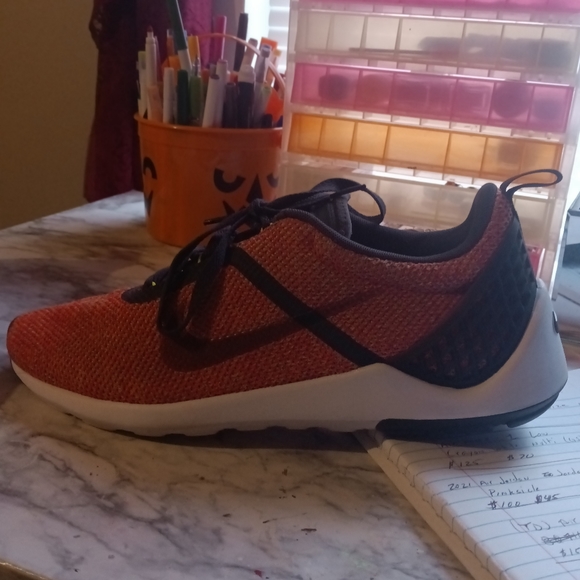 Shoes - Picture 5 of 6